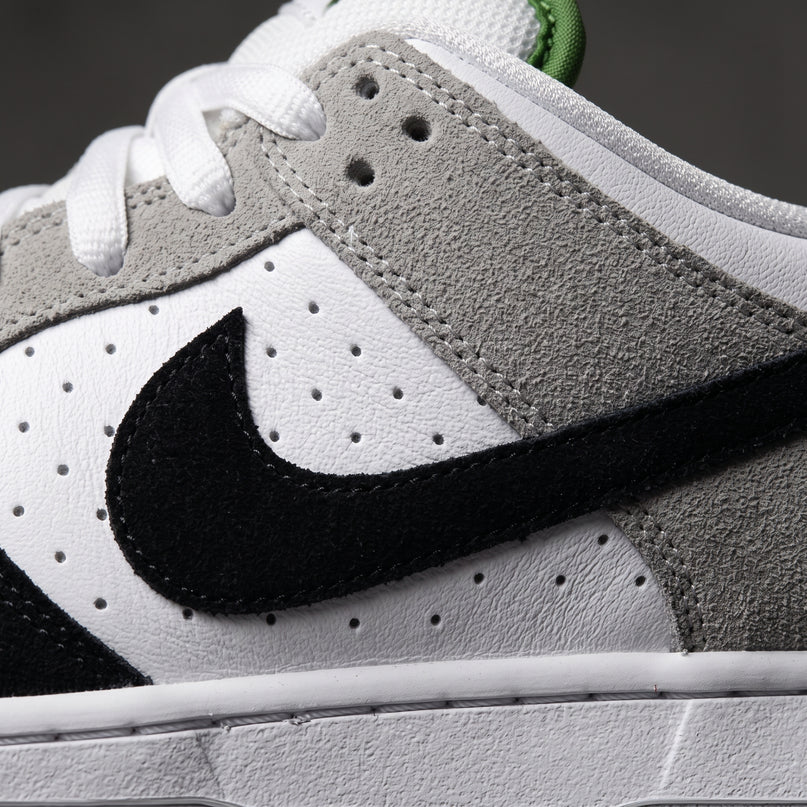 Dunk SB low Chlorophyll — Premium detail close-up