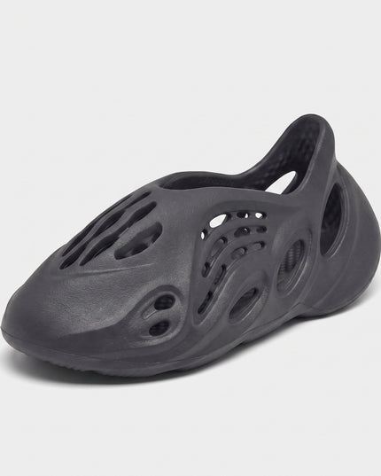 foamrunner onyx kids — 3/4 studio angle