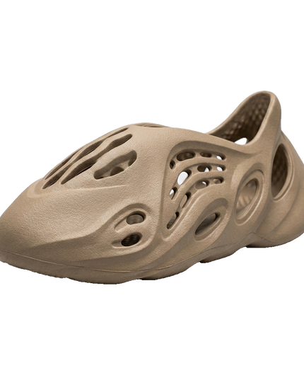Yeezy Foam Rnnr Clay Taupe — 3/4 studio angle