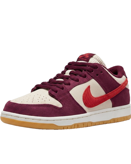 Dunk SB low Skate Like a Girl — 3/4 studio angle