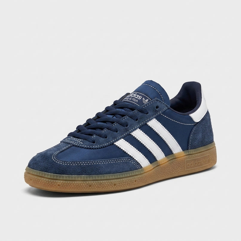 Sporty & Rich x Adidas Hanball Spezial Azul — 3/4 studio angle