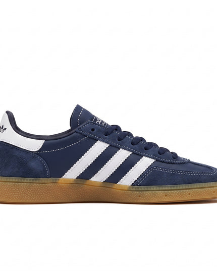 Sporty & Rich x Adidas Hanball Spezial Azul — Hero limpia