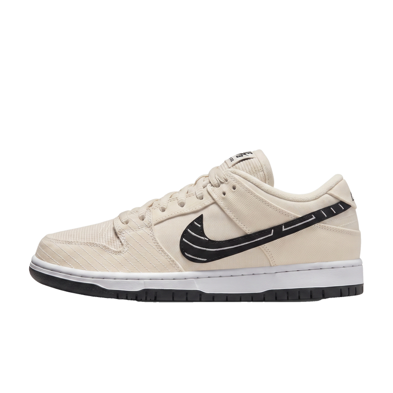 Dunk SB Low Albino & Preto Fossil — Hero limpia