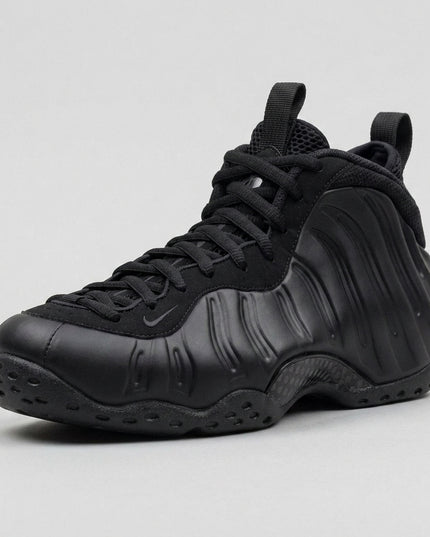 Nike Foamposite One Anthracite — 3/4 studio angle