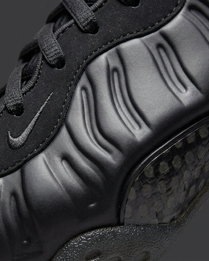 Nike Foamposite One Anthracite — Premium detail close-up