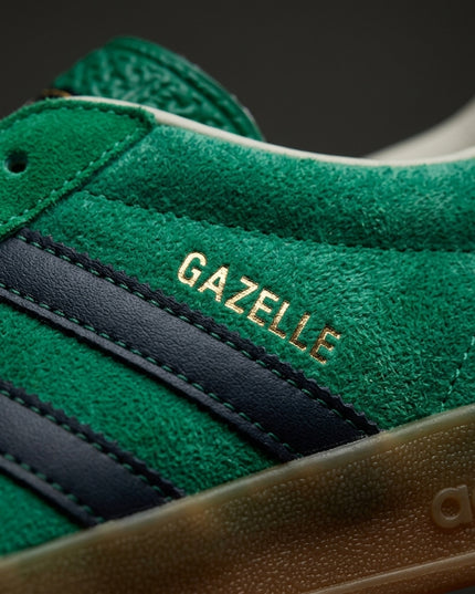 Adidas Gazelle indoor size? exclusief green jamaica — Premium detail close-up