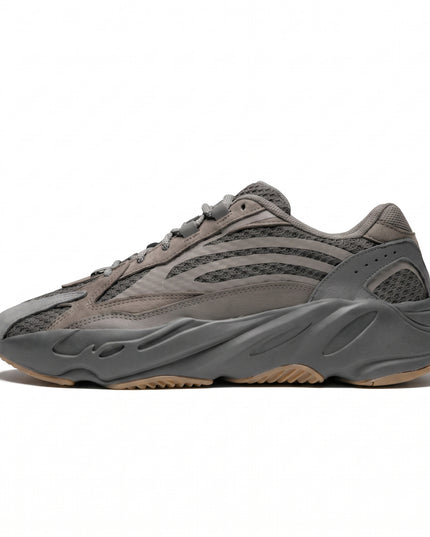 Yeezy boost 700 V2 geode — Hero limpia