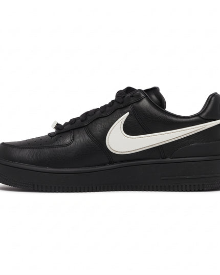 Air Force 1 Low Ambush Phantom Black — Hero limpia