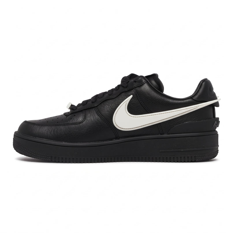Air Force 1 Low Ambush Phantom Black — Hero limpia