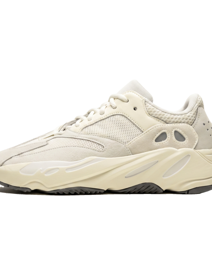 Yeezy Boost 700 Analog — Hero limpia