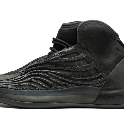 Yeezy QNTM onyx