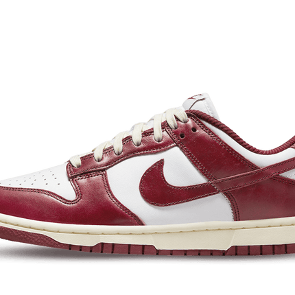 dunk low vintage team red W