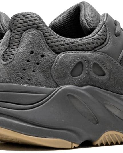 Yeezy 700 utility black